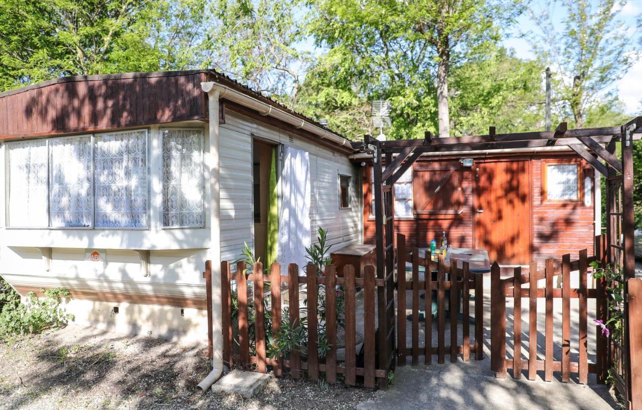 מלון Saint-Paulet-de-Caisson Camping Les Acacias מראה חיצוני תמונה
